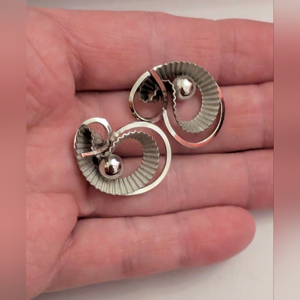Bond Boyd Sterling Screw Back Vintage Earrings - Picture 2 of 4